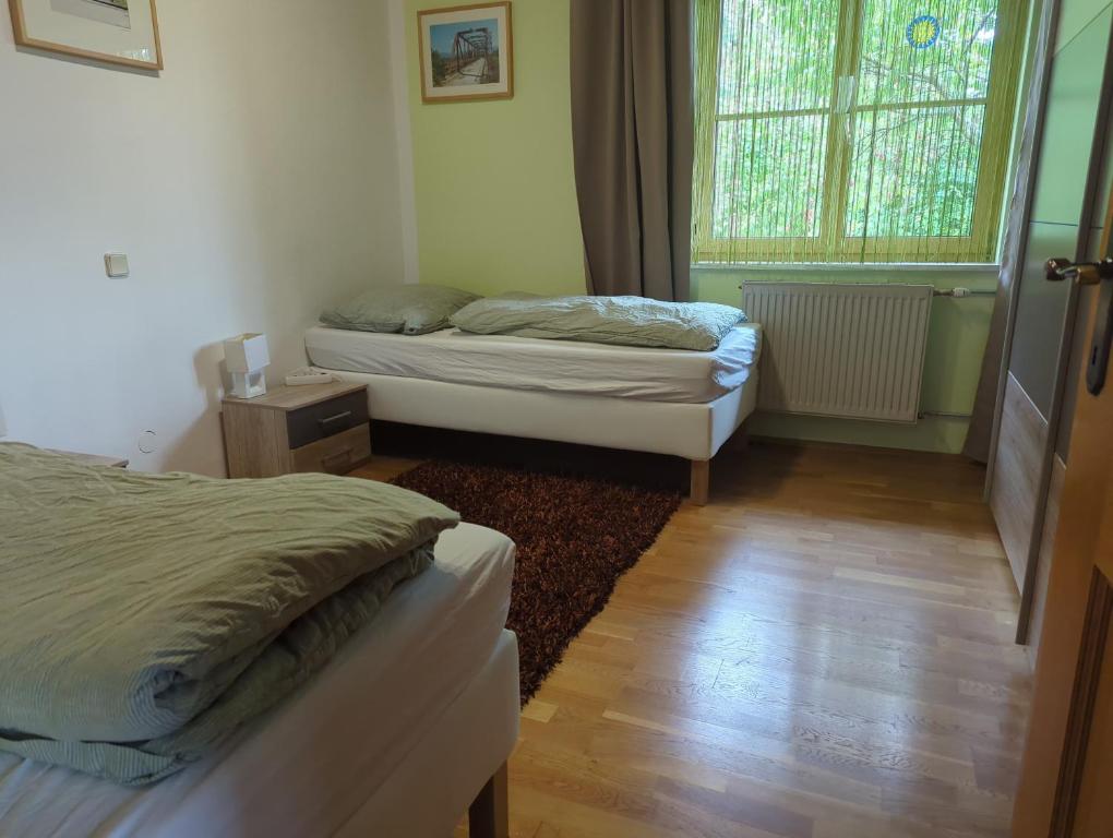 Schlafzimmer mit Einzelbetten